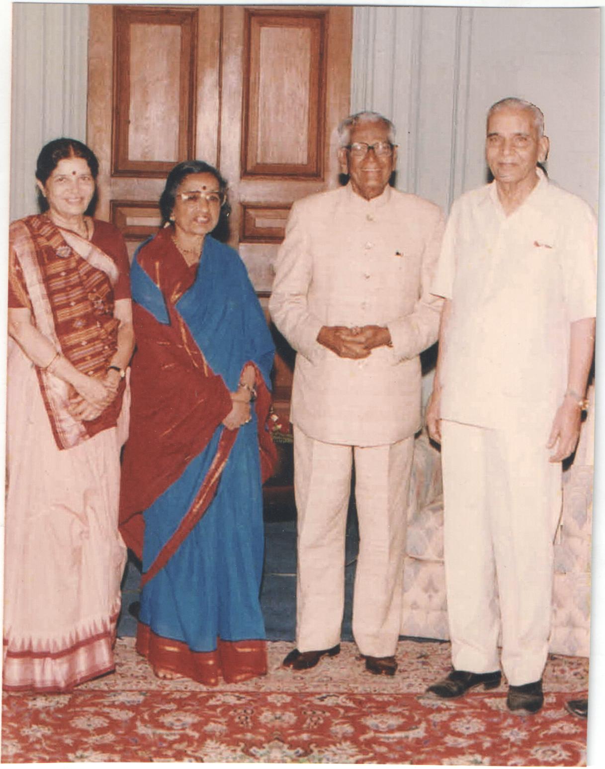 Vidyaben and Manubhai with President and Smt Janaki Venkatraman at the Rashtrapati Bhavan in 1990